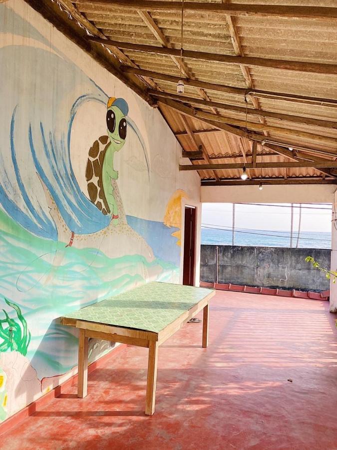 The Wave Surf Inn Midigama East Exterior foto